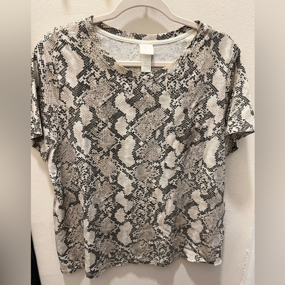 H&M 100% cotton snake print shirt with front pocket